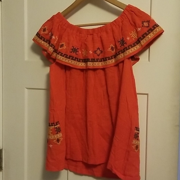 Easel Los Angeles Kylee Embroidered Top Red NWT - Picture 9 of 13